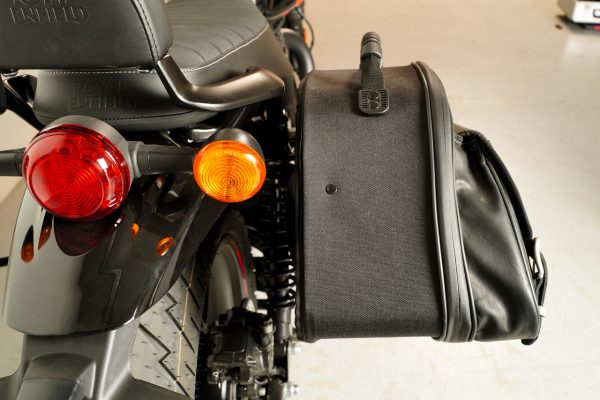 Royal Enfield Hunter 350 Borse Laterali Explorer Nera 04